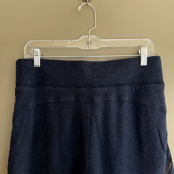 Athleta Breathe Shortie Short Navy Blue Size Medium Sheer Mesh Cutout Athletic - Picture 10 of 15